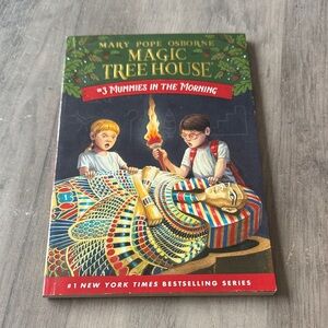 Magic Tree House: Mummies in the Morning Book